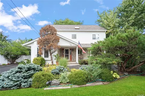 15 Bayview St W, Massapequa, NY 11758