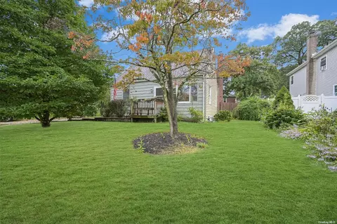72 E 20th St, Huntington Station, NY 11746