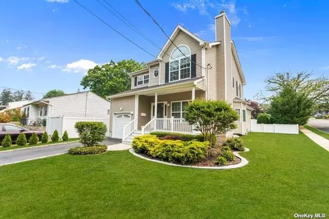 42 Sagamore St, Plainview, NY 11803