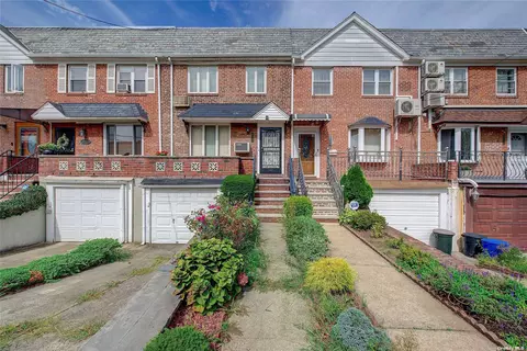 82-19 60th Rd, Middle Village, NY 11379