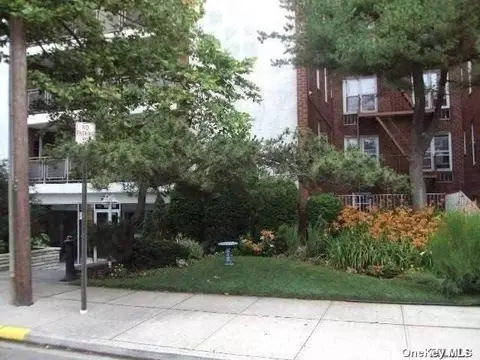 100 Brooklyn Ave #3V, Freeport, NY 11520