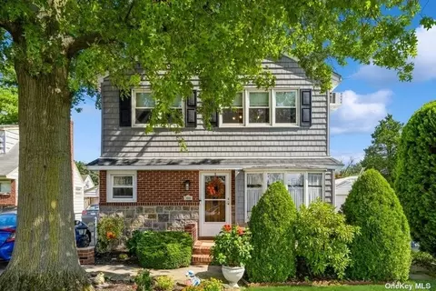 300 Covert Ave, Floral Park, NY 11001