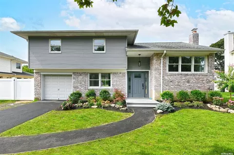34 Overlook Dr, East Islip, NY 11730