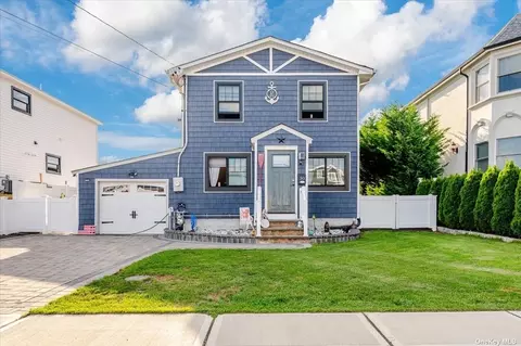 30 Division Ave, Massapequa, NY 11758