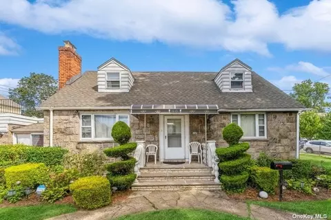 90 Oliver Ave, Valley Stream, NY 11580