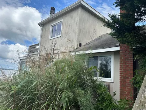 18 Netz, Flanders, NY 11901