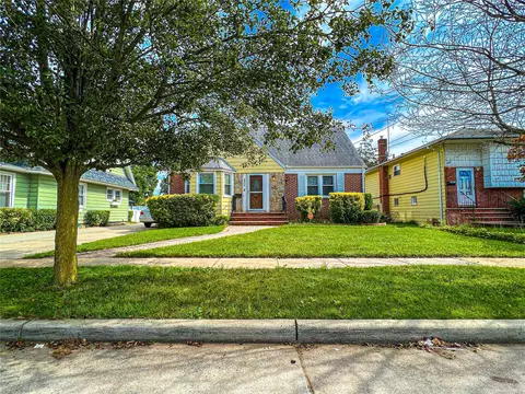 230 Brown Ave, Hempstead, NY 11550