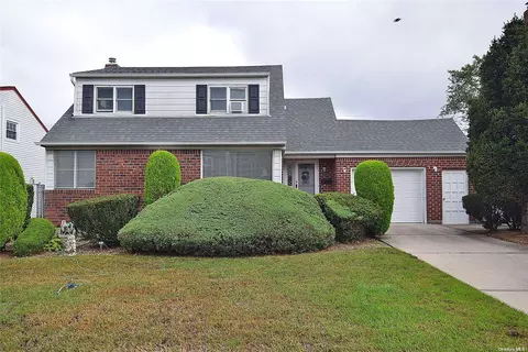 3815 Dunhill Rd, Wantagh, NY 11793