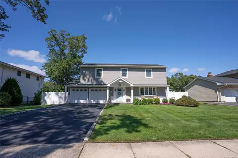 3 Sandra Dr, Smithtown, NY 11787