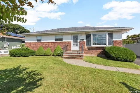 170 12th St, Bethpage, NY 11714