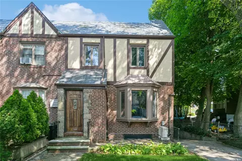 67-65 Fleet St, Forest Hills, NY 11375