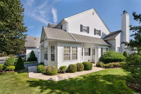 12 Brookville Way #12, Manorville, NY 11949