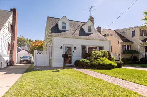 131 Madison St, Franklin Square, NY 11010