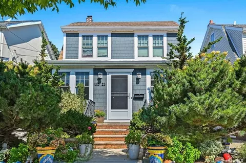 150-23 20th Ave, Whitestone, NY 11357