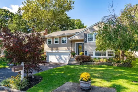 8 Stimson Pl, Huntington, NY 11743