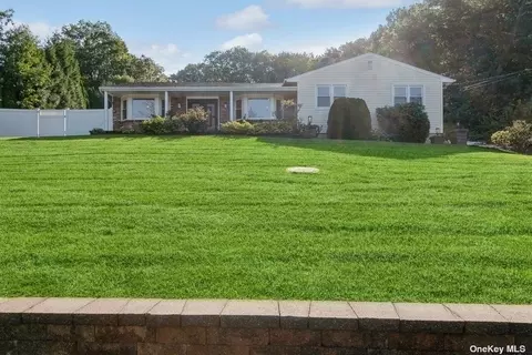 658 Old Country Rd, Dix Hills, NY 11746