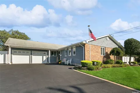 583 Higbie Ln, West Islip, NY 11795