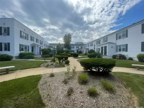 494 Ocean Ave #4J, Freeport, NY 11520