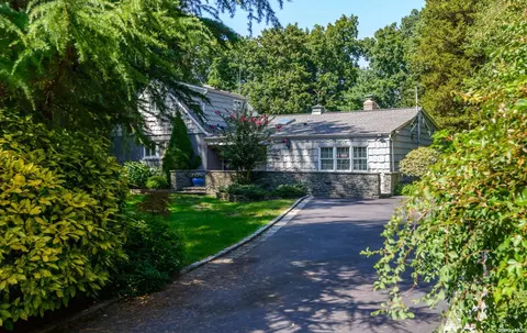 34 Turtlecove Ln, Huntington, NY 11743