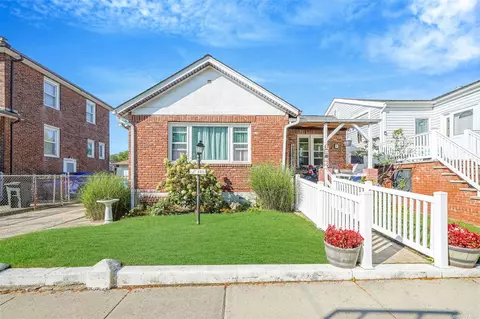 425 Beach 142nd St, Neponsit, NY 11694