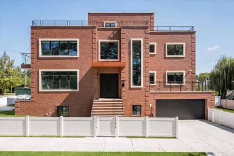 38-21 Regatta Pl, Douglaston, NY 11363