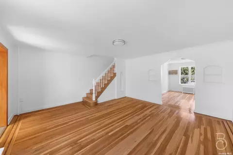48-13 28th Ave, Astoria, NY 11103
