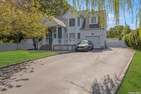 4 Edwin St, Centereach, NY 11720