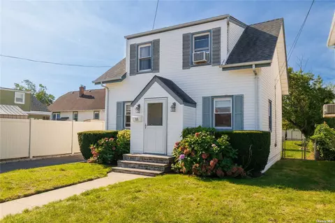 15 Dart St, East Rockaway, NY 11518