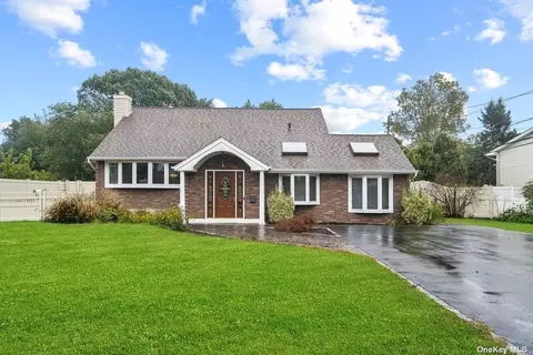 11 Bristol Ln, Kings Park, NY 11754