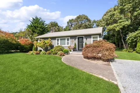 28 Argonne Rd W, Hampton Bays, NY 11946