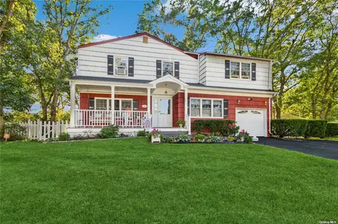 10 Riviera Dr, Selden, NY 11784