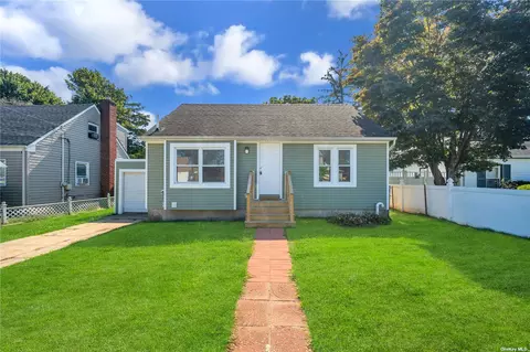 15 Marilyn Ave, Amityville, NY 11701