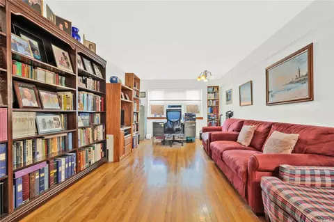 29-09 137th St #6F, Flushing, NY 11354