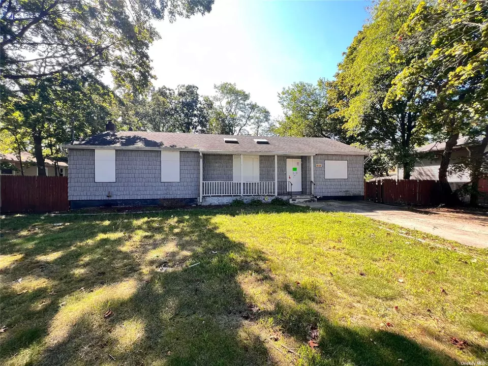 6 Madison Ave, Amityville, NY 11701 12 Photos Movoto