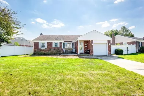 727 Cypress Dr, Franklin Square, NY 11010