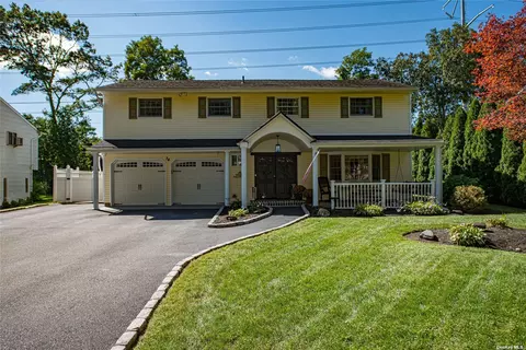 34 Sioux Dr, Commack, NY 11725