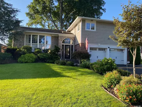 45 Sullivan Dr, Jericho, NY 11753