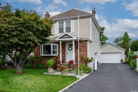 461 Mineola Ave, Carle Place, NY 11514