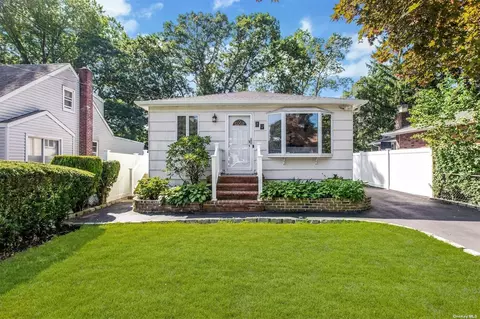 96 Harper St, Patchogue, NY 11772 photo 1