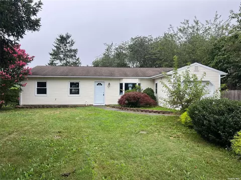 36 Michael Ave, Bellport, NY 11713