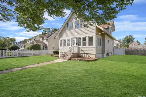 111 Lillian Ave, Freeport, NY 11520