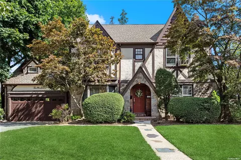 219 Nassau Blvd, Garden City, NY 11530