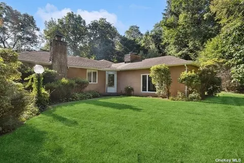 1986 Knollwood Rd, Muttontown, NY 11791