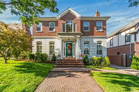 166-27 14th Ave, Beechhurst, NY 11357