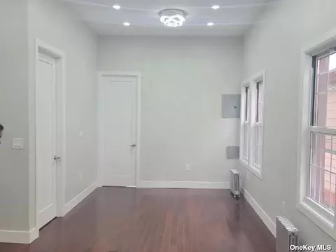 93-18 202 St, Hollis, NY 11423