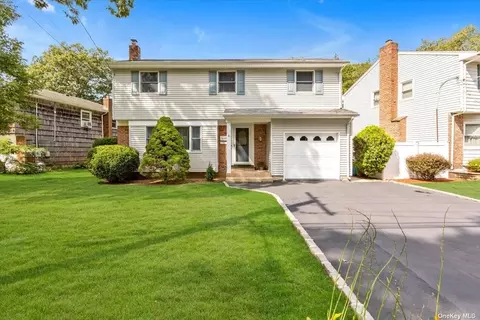 143 E 17th St, Huntington Station, NY 11746