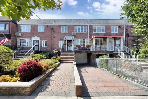 61-68 69th Ln, Middle Village, NY 11379