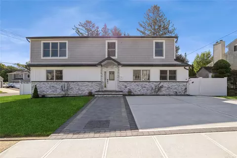 2 Pine St, Plainview, NY 11803