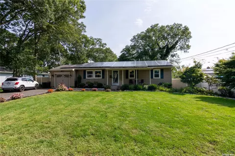 181 Schoenfeld Blvd, Patchogue, NY 11772