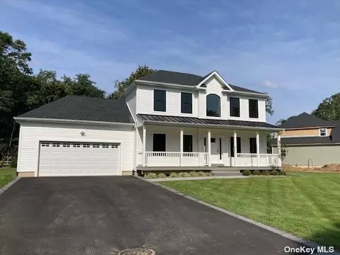 3 Shaw Ln, East Moriches, NY 11940